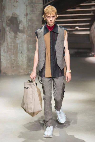 Look 26